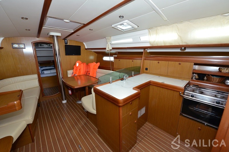 Sun Odyssey 42 i - Yacht Charter Sailica