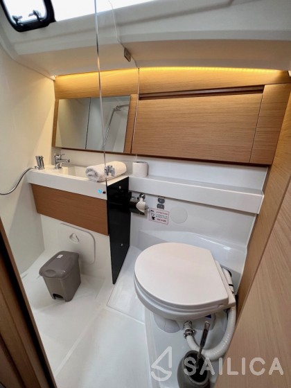 Sun Odyssey 410 - Yacht Charter Sailica