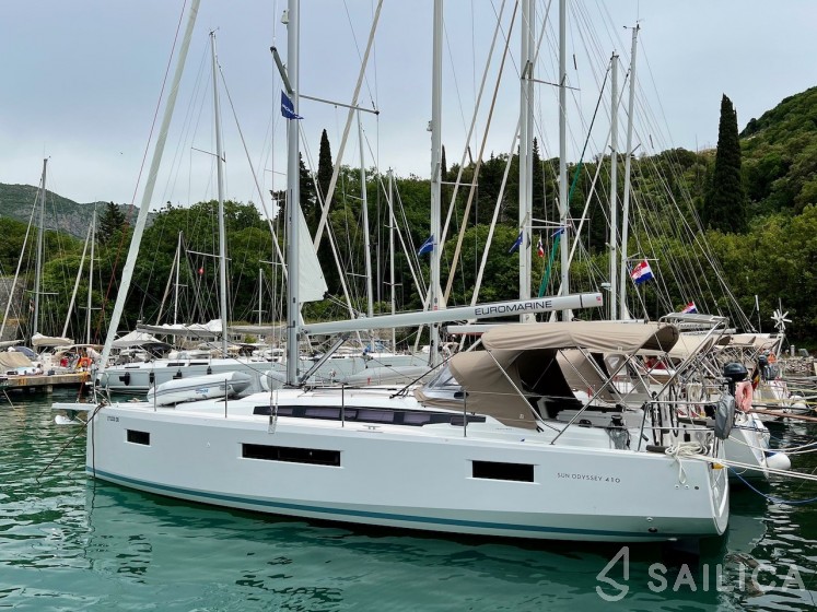Sun Odyssey 410 - Yacht Charter Sailica