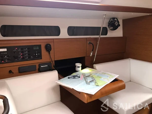 Sun Odyssey 419 - Yacht Charter Sailica
