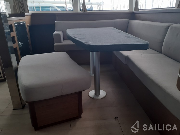 Lagoon 42 - Yacht Charter Sailica