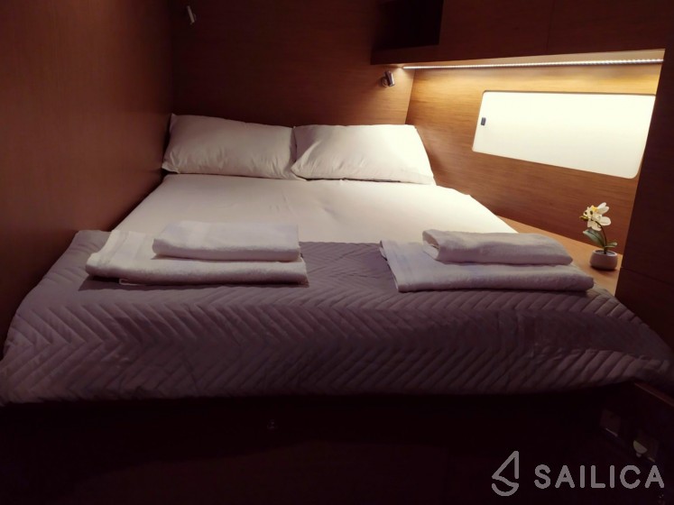 Oceanis 51.1 - Yacht Charter Sailica