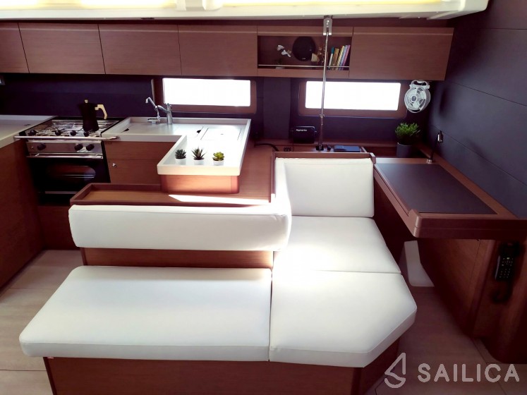 Oceanis 51.1 - Yacht Charter Sailica