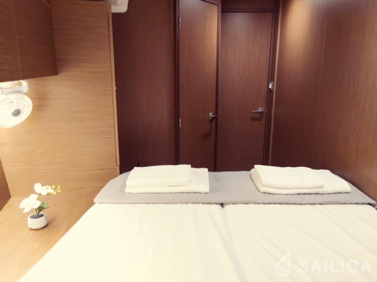 Oceanis 51.1 - Yacht Charter Sailica