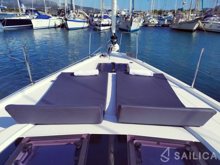 Oceanis 51.1 - Yacht Charter Sailica