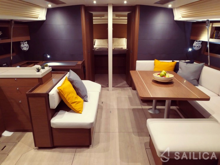 Oceanis 51.1 - Yacht Charter Sailica