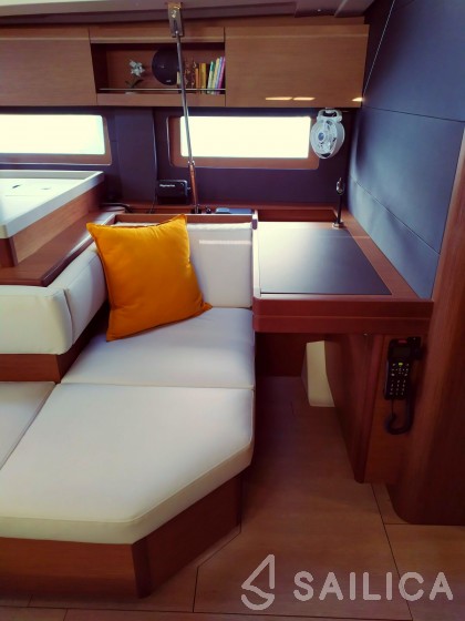 Oceanis 51.1 - Yacht Charter Sailica