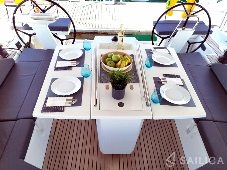 Oceanis 51.1 - Yacht Charter Sailica