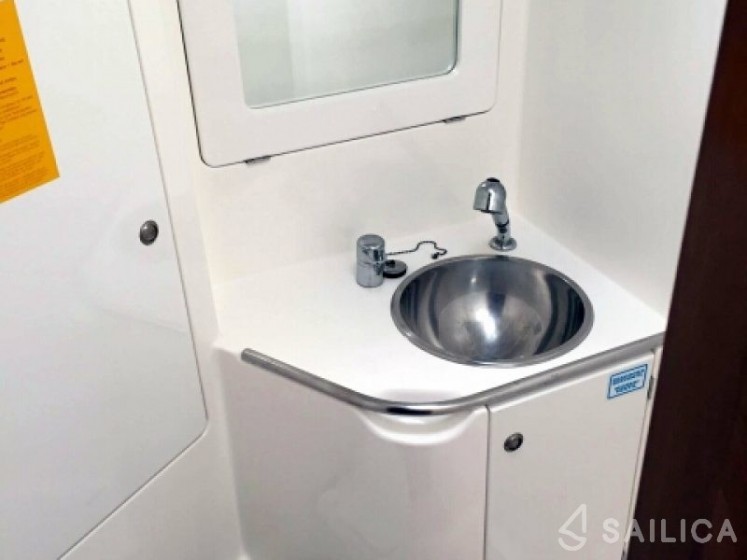 Sun Odyssey 52.2 - Yacht Charter Sailica