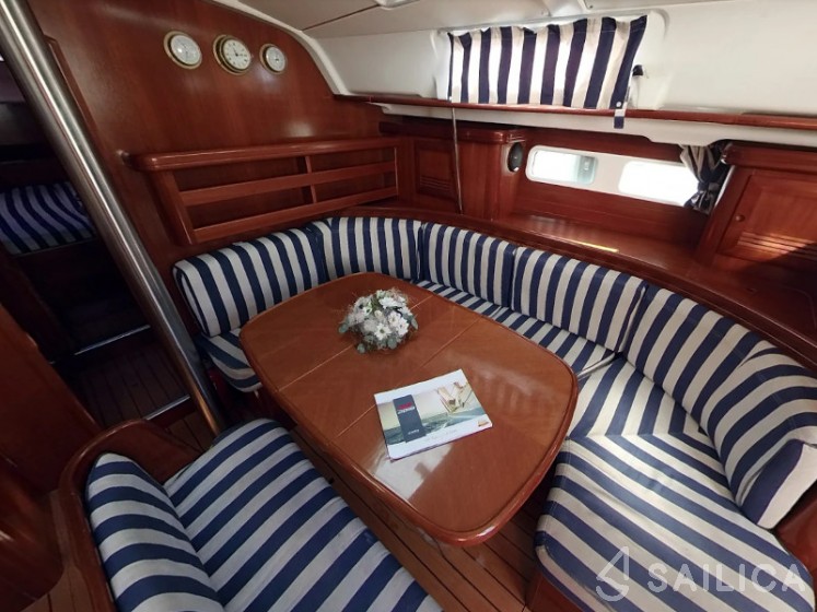 Oceanis 411 Clipper - Yacht Charter Sailica
