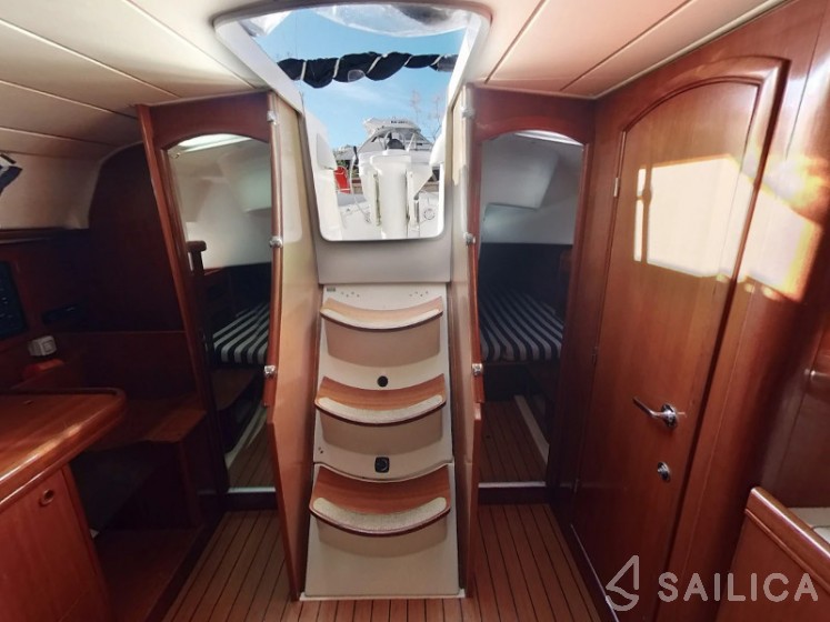Oceanis 411 Clipper - Yacht Charter Sailica