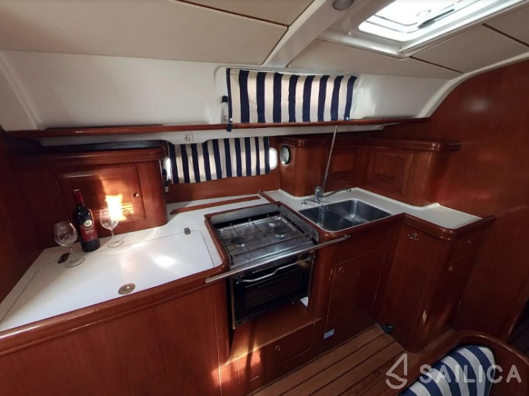 Oceanis 411 Clipper - Yacht Charter Sailica