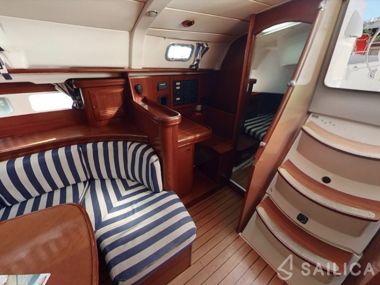 Oceanis 411 Clipper - Yacht Charter Sailica