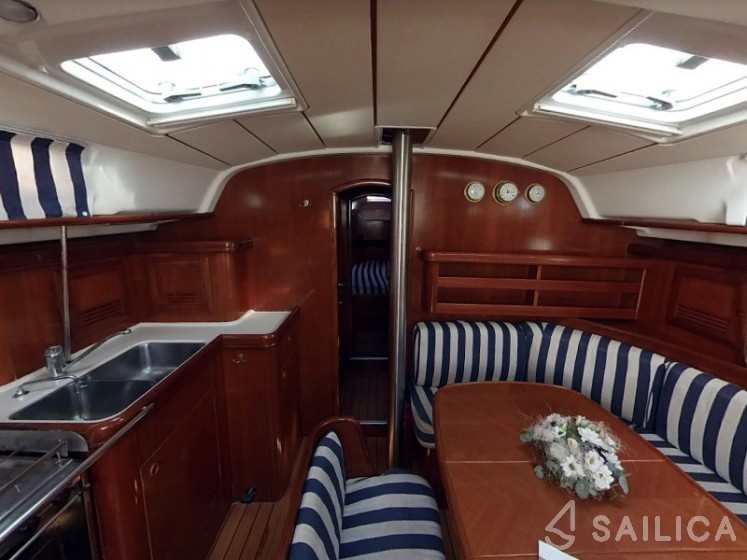 Oceanis 411 Clipper - Yacht Charter Sailica