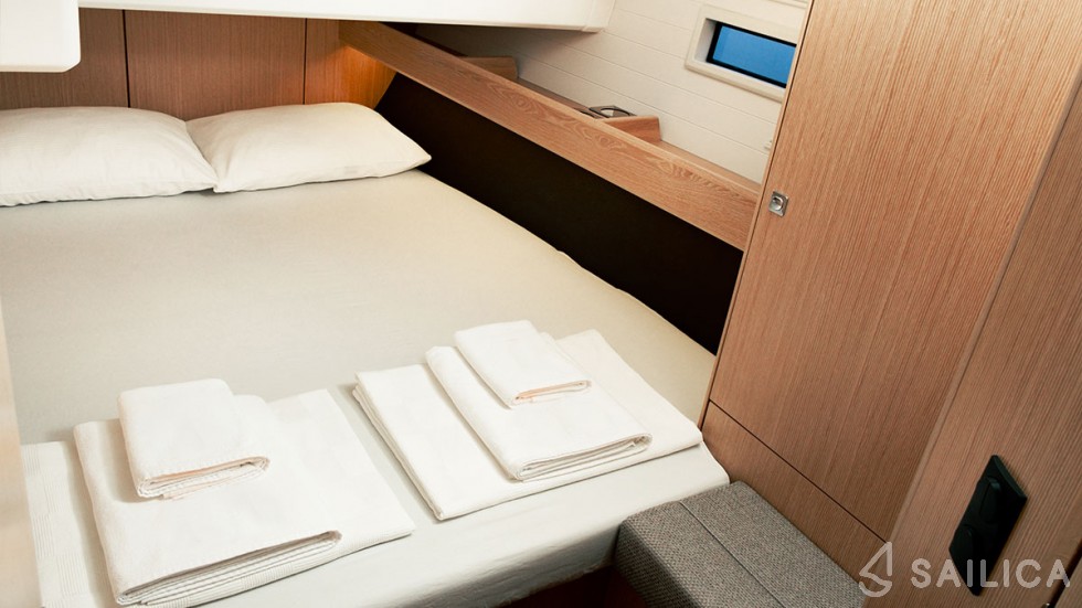 Bavaria 46 Cruiser - Yacht Charter Sailica