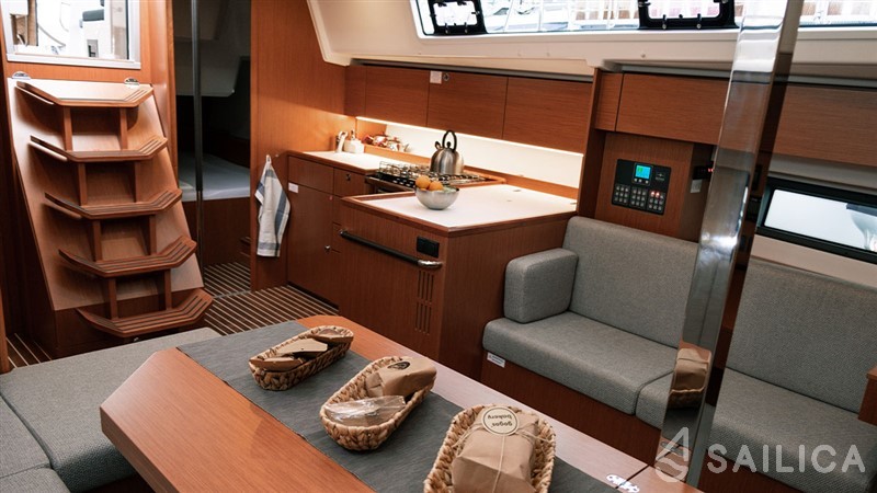 Bavaria C42 - Yacht Charter Sailica