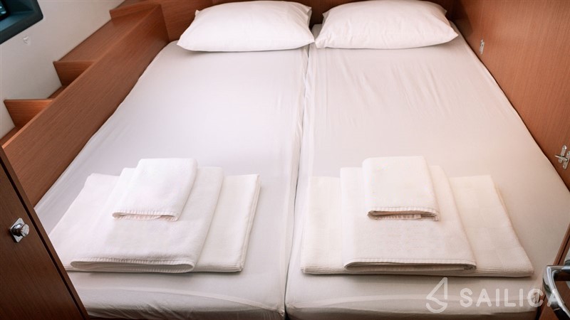 Bavaria C42 - Yacht Charter Sailica