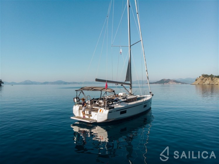Bavaria C42 - Yacht Charter Sailica
