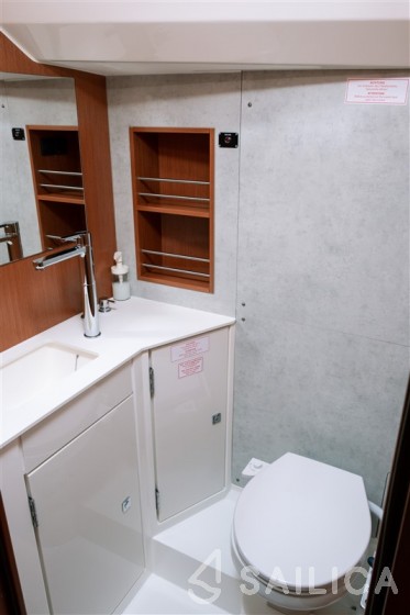Bavaria C42 - Yacht Charter Sailica