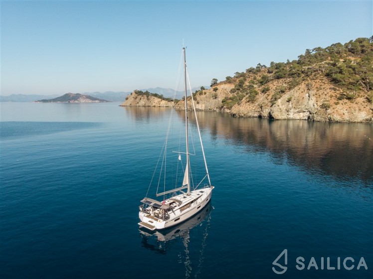 Bavaria C42 - Yacht Charter Sailica