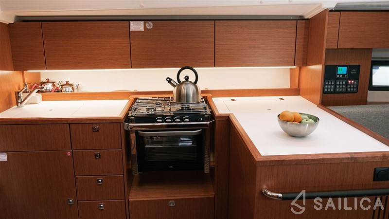 Bavaria C42 - Yacht Charter Sailica