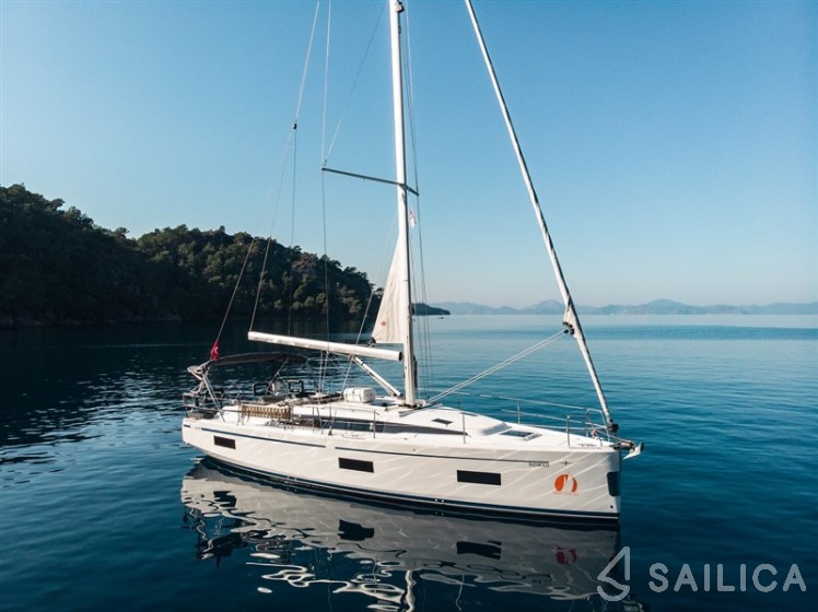 Bavaria C42 - Yacht Charter Sailica