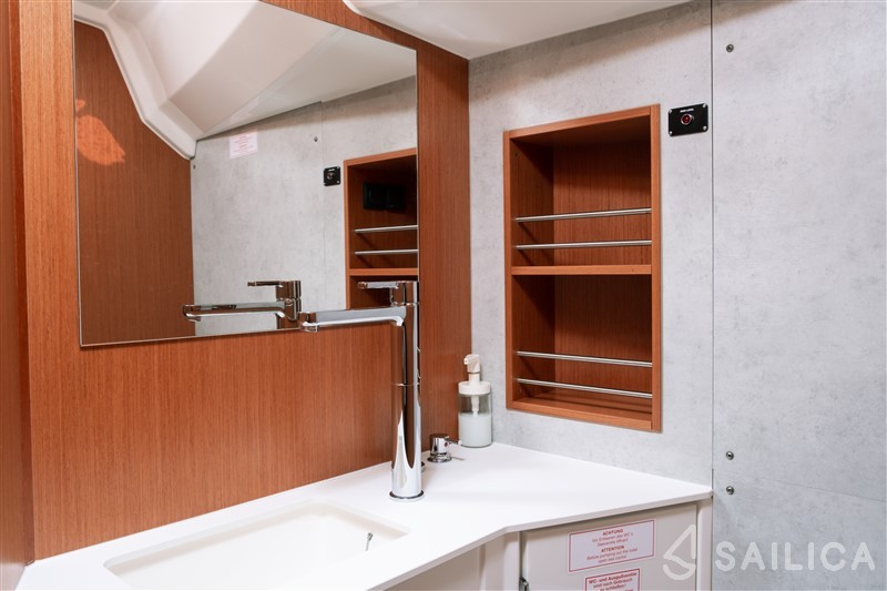Bavaria C42 - Yacht Charter Sailica