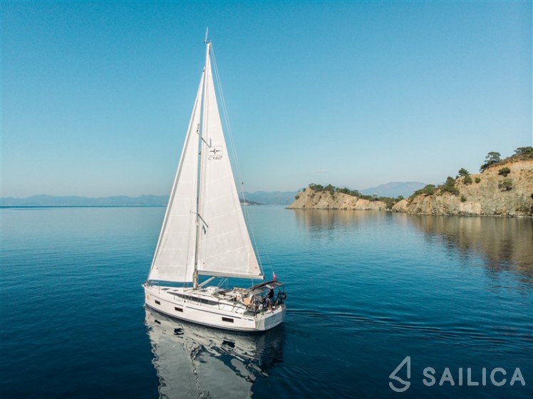 Bavaria C42 - Yacht Charter Sailica