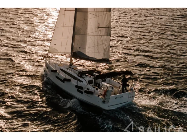 Sun Odyssey 410 - Yacht Charter Sailica