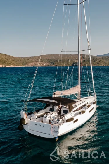 Sun Odyssey 410 - Yacht Charter Sailica