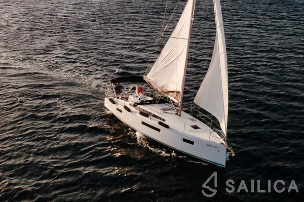 Sun Odyssey 410 - Yacht Charter Sailica