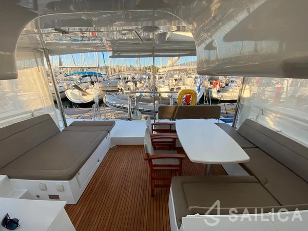 Lagoon 450  Flybridge - Yacht Charter Sailica
