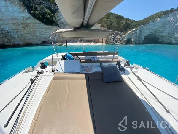Lagoon 450  Flybridge - Yacht Charter Sailica