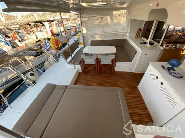 Lagoon 450  Flybridge - Yacht Charter Sailica