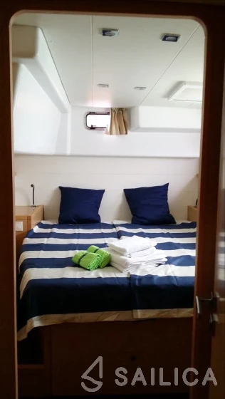 Lagoon 450  Flybridge - Yacht Charter Sailica