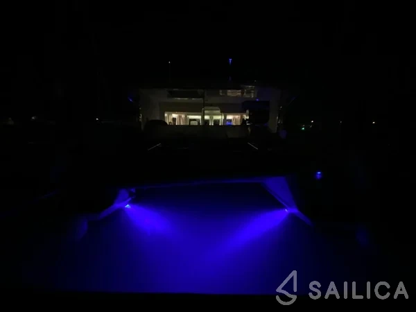 Lagoon 450  Flybridge - Yacht Charter Sailica