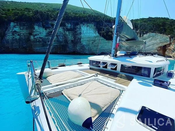Lagoon 450  Flybridge - Yacht Charter Sailica