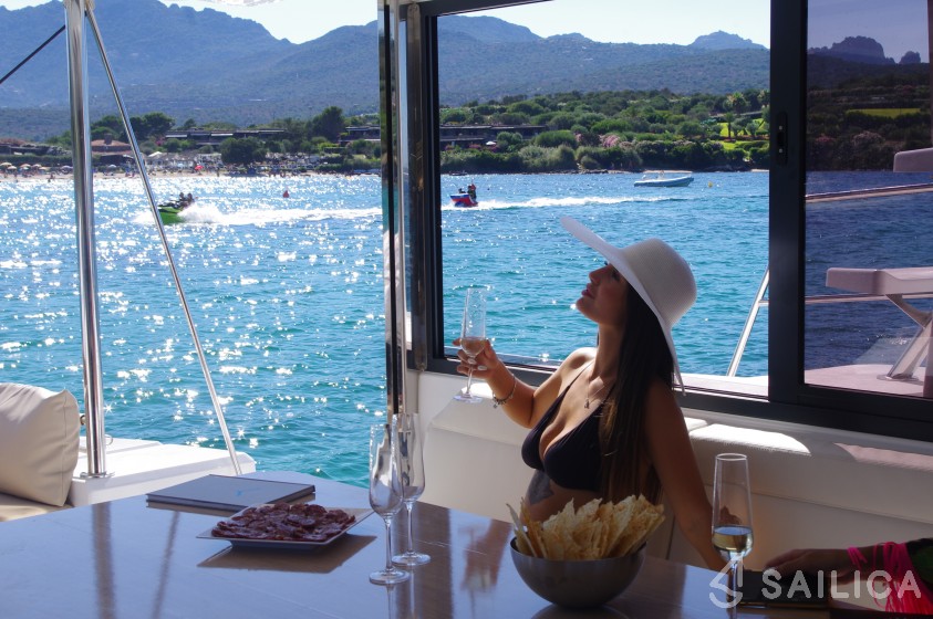 Bali 4.3 - Yacht Charter Sailica