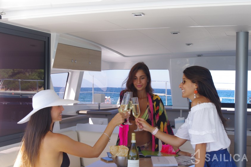 Bali 4.3 - Yacht Charter Sailica