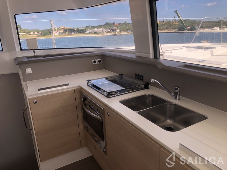Bali 4.3 - Yacht Charter Sailica