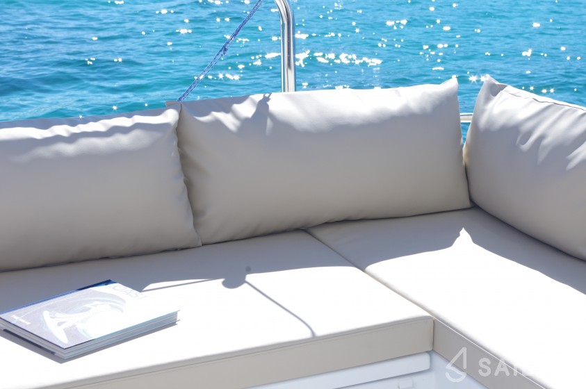 Bali 4.3 - Yacht Charter Sailica