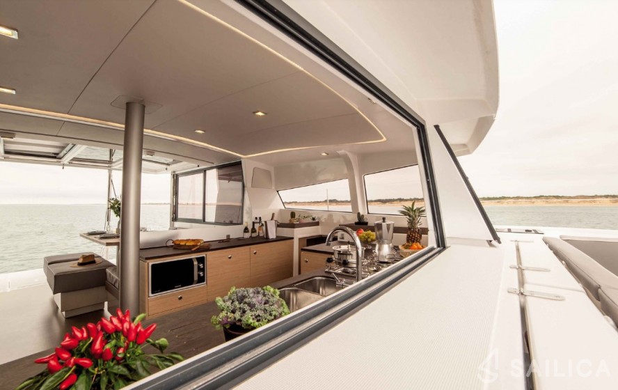 Bali 4.3 - Yacht Charter Sailica