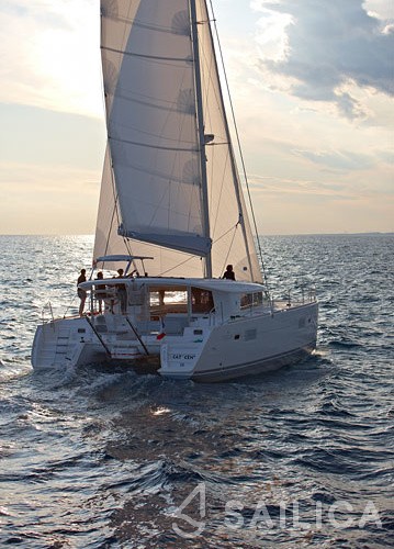 Lagoon 400 S2 - Yacht Charter Sailica