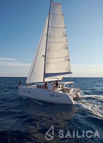 Lagoon 400 S2 - Yacht Charter Sailica