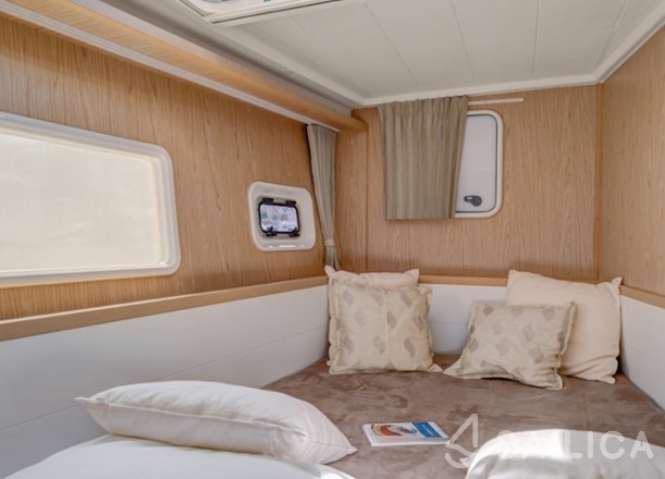 Lagoon 400 S2 - Yacht Charter Sailica