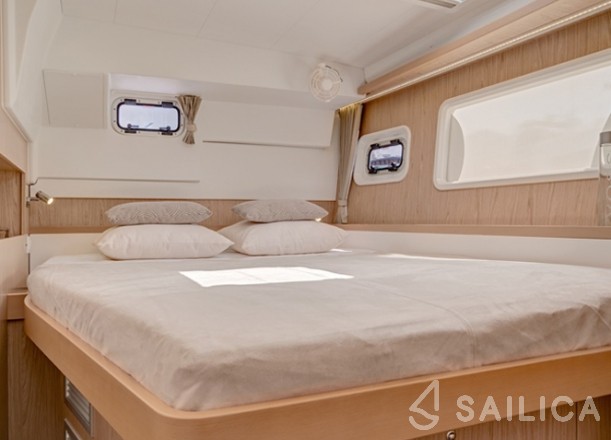 Lagoon 400 S2 - Yacht Charter Sailica