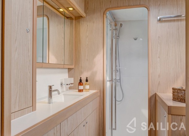 Lagoon 400 S2 - Yacht Charter Sailica