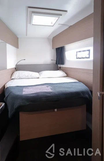 Astréa 42 - Yacht Charter Sailica