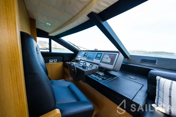 Ferretti 780 - Yacht Charter Sailica