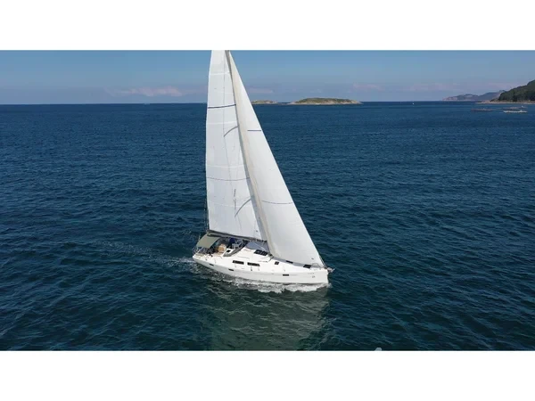 Hanse 415 - Yacht Charter Sailica